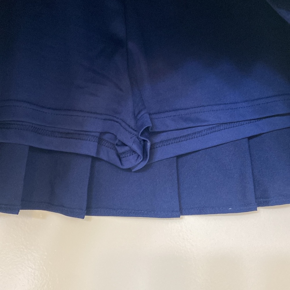 Navy blue pleated tennis skirt - Picture 2 of 3